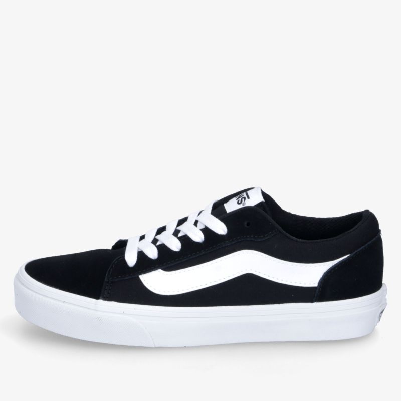 Schwarzer Sneaker mit weißer Sohle und kontrastreicher Seitenlinie, bequem und modern designt in klarer Seitenansicht