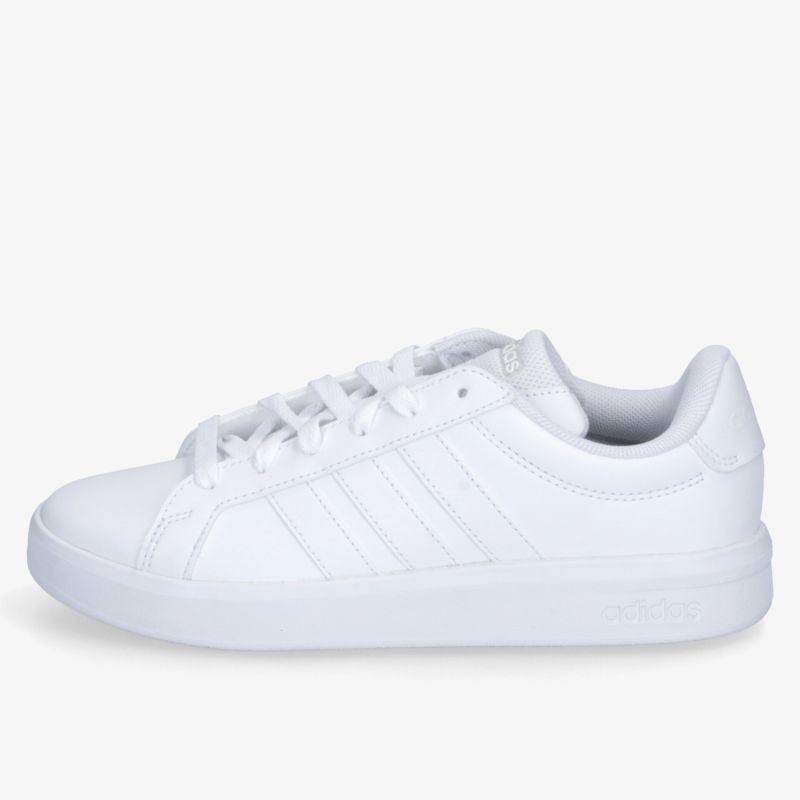 Weißer Sneaker in klarer Seitenansicht mit sportlichem und bequemem Design für vielseitigen Einsatz