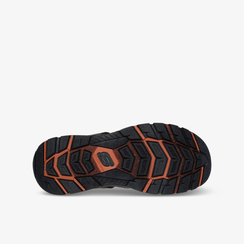 Robuste Schuhsohle in Schwarz mit orangefarbenem Profil für optimale Traktion und Langlebigkeit