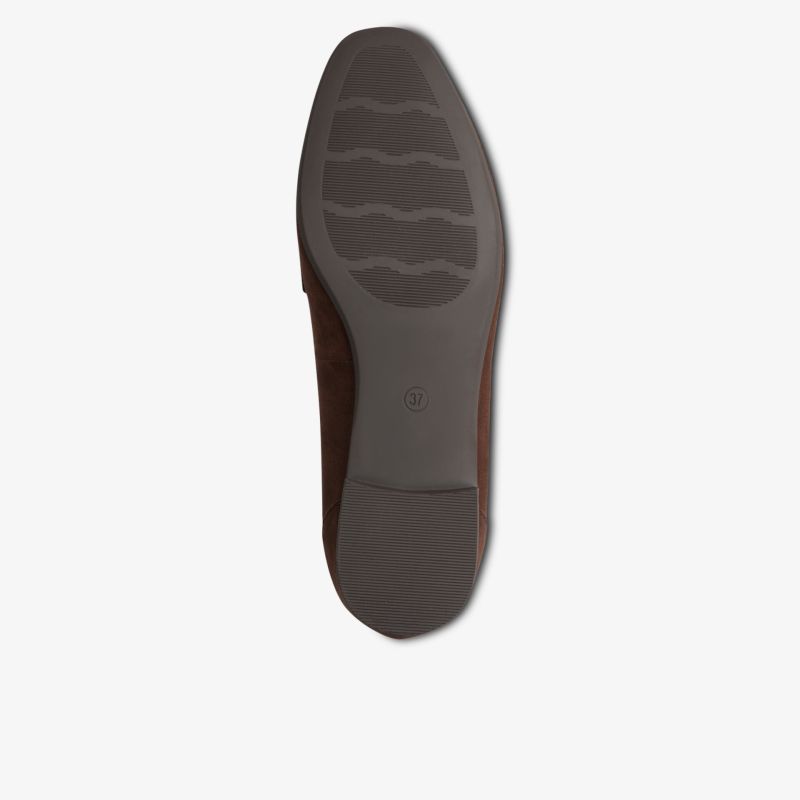 Moderne Sohle mit rutschfestem Design für sicheren Halt und Komfort.