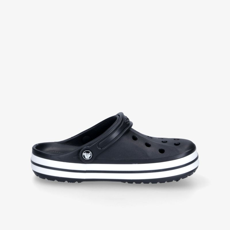 Schwarzer Slip-On Schuh mit atmungsaktiven Löchern und rutschfester Sohle für hohen Tragekomfort