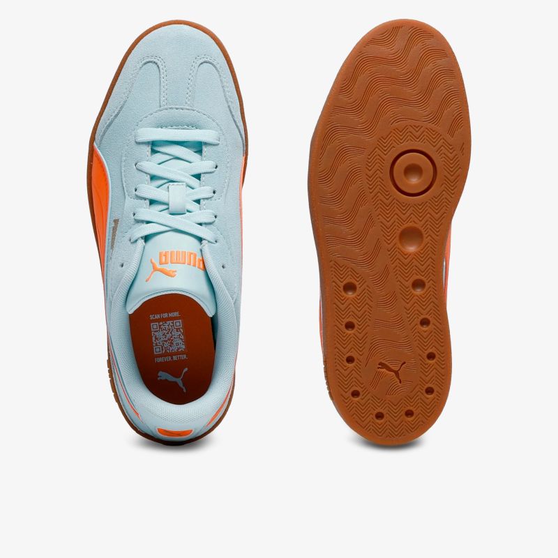 Sportlicher Schuh mit rutschfester brauner Sohle und hellblau-orangem Obermaterial, ideal für Komfort und Stil