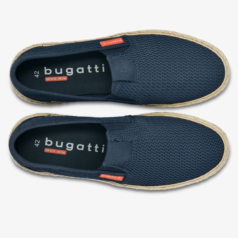 Stylische blaue Bugatti-Slipper mit gewebtem Muster und bequemer Passform, ideal für sommerliche Gelegenheiten.