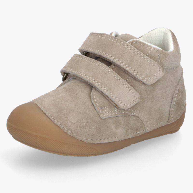 Beiger Kinderschuh mit Klettverschluss und rutschfester, flexibler Sohle in Seitansicht