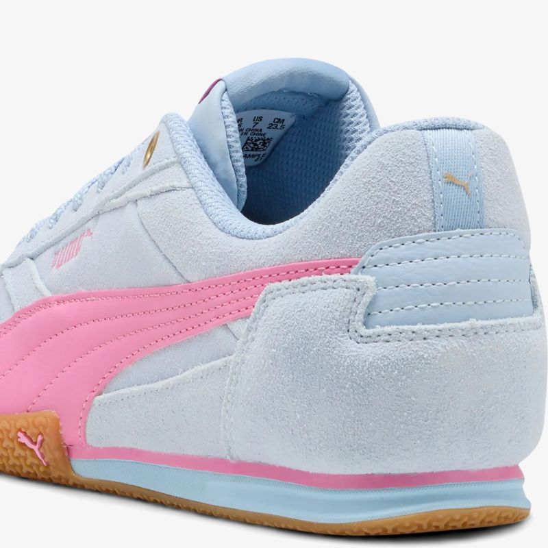 Hellblauer und rosa Sneaker aus Wildleder mit klassischem Design, niedriger Schnitt und bequemem Tragekomfort