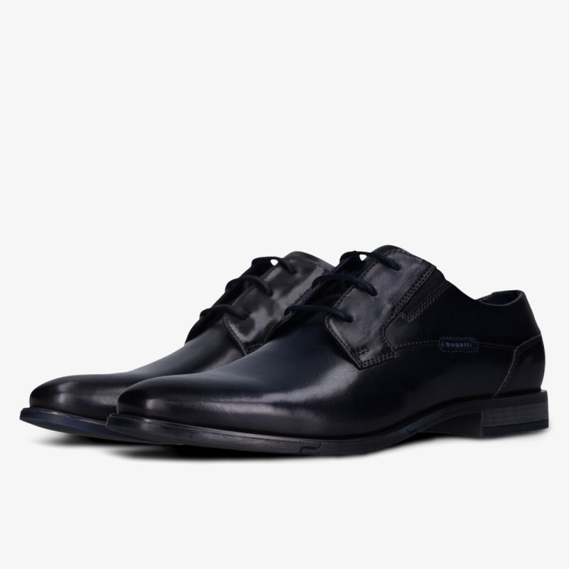 Elegante schwarze Lederschuhe mit glatter Oberfläche und klassischer Schnürung für stilvollen Auftritt