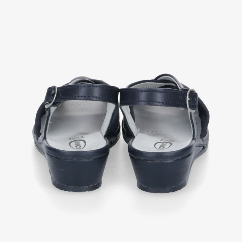 Schwarze Sandalen mit verstellbarem Riemen und mittlerem Absatz, bequem und stabil für den Alltag
