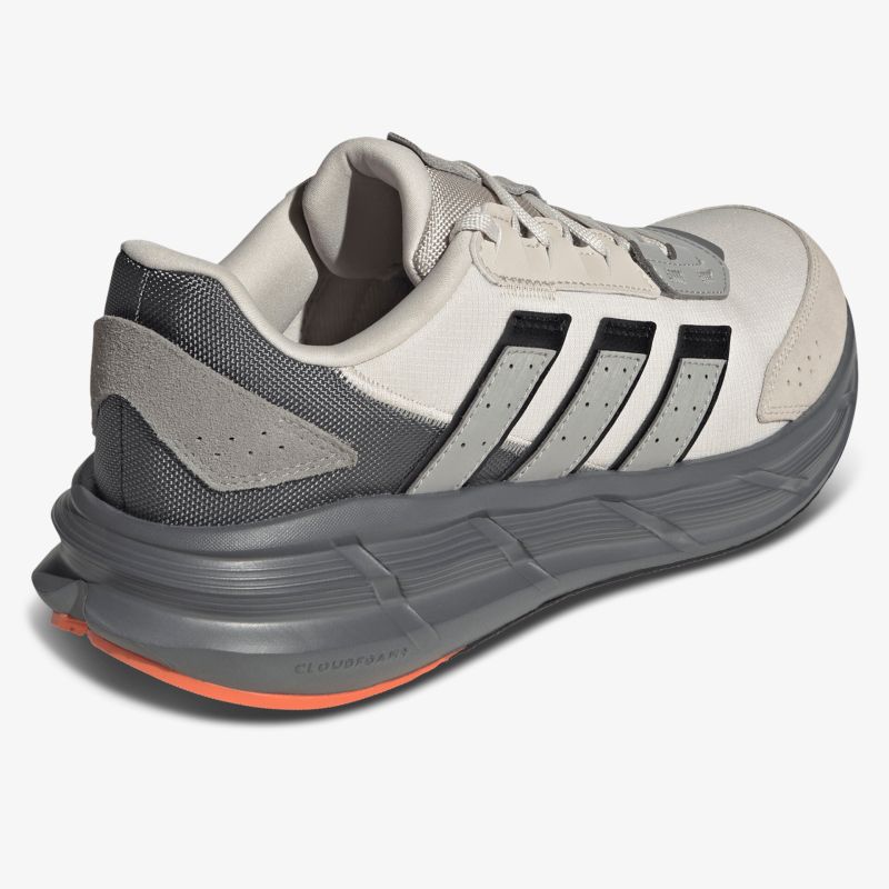 Sportlicher Schuh mit gepolsterter Sohle, robustem Obermaterial und rutschfester Außensohle, ideal für Alltag und Freizeit