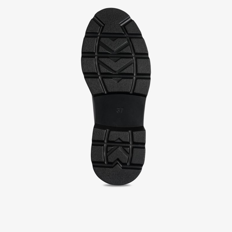 Robuste und langlebige Schuhsohle mit rutschfestem Profil für sicheren Grip auf verschiedenen Oberflächen