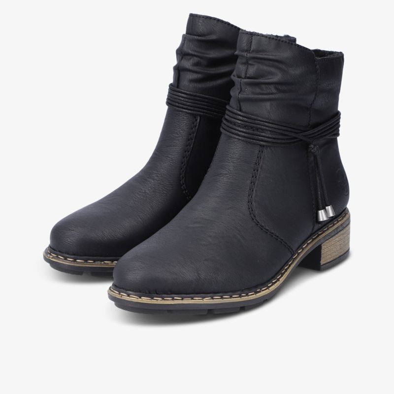 Elegante schwarze Stiefel mit dekorativer Schnürung und praktischem niedrigen Blockabsatz, vielseitig kombinierbar