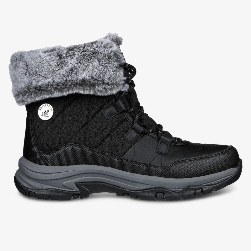 Warmer schwarzer Winterschuh mit weichem Fellrand und rutschfester Sohle für sicheren Halt