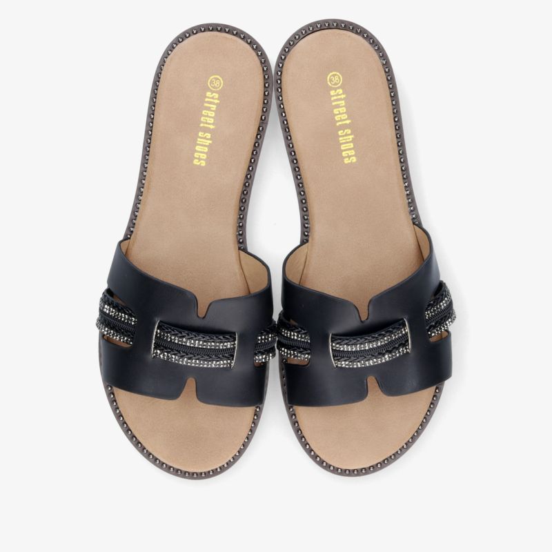 Bequeme schwarze Ledersandalen mit offener Zehenpartie und flacher Sohle, ideale Sommerschuhe für angenehmes Tragegefühl