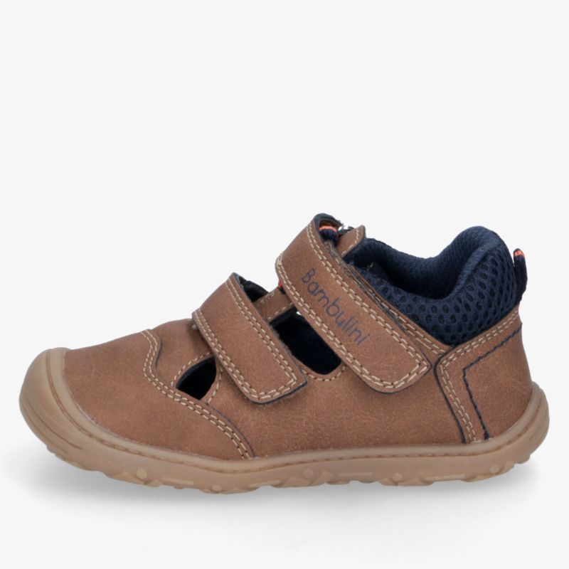 Leichter brauner Sportschuh mit drei Klettverschlüssen, gepolstertem Kragen und flexibler, rutschfester Laufsohle