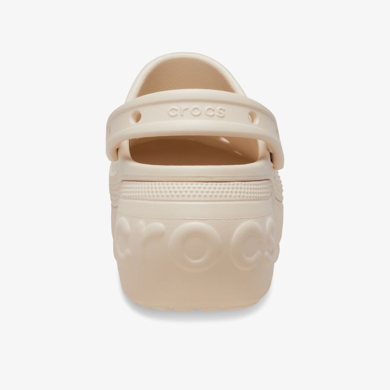 Beige Crocs Schuhe Rückansicht mit verstärktem Fersenriemen und markanter Profilsohle