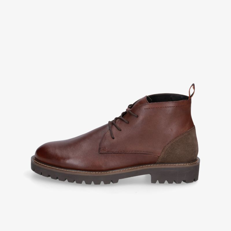 Robuster, brauner Lederschnürschuh mit profilierter Sohle für hohen Tragekomfort und vielseitigen Einsatz