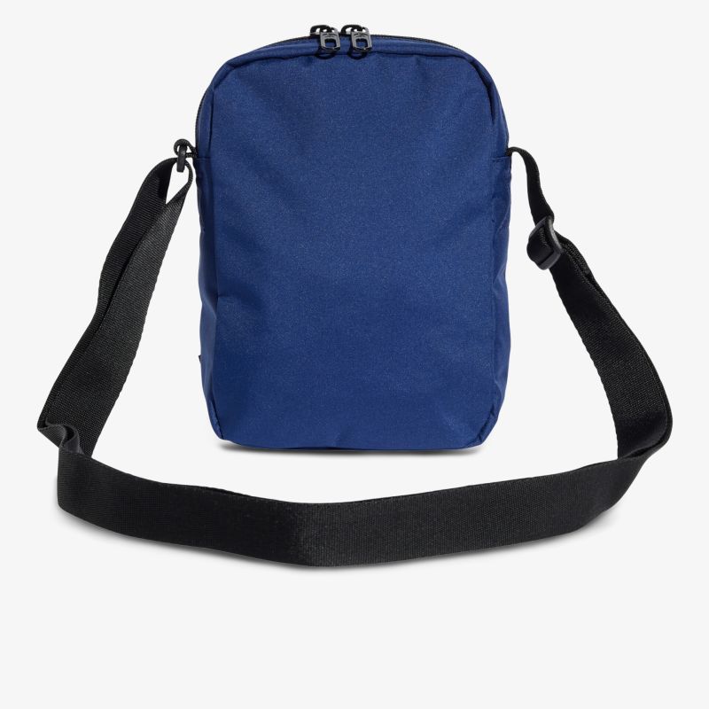 Kompakte blaue Tasche mit verstellbarem schwarzen Schultergurt, schlichtes und praktisches Design