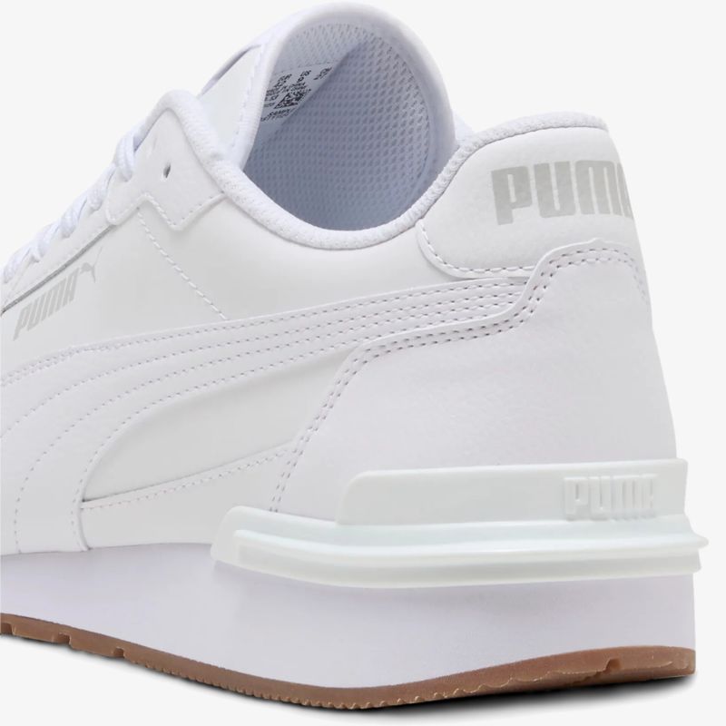 Weißer Sneaker mit klassischem Design, weichem Obermaterial und gepolstertem Schaft für hohen Tragekomfort