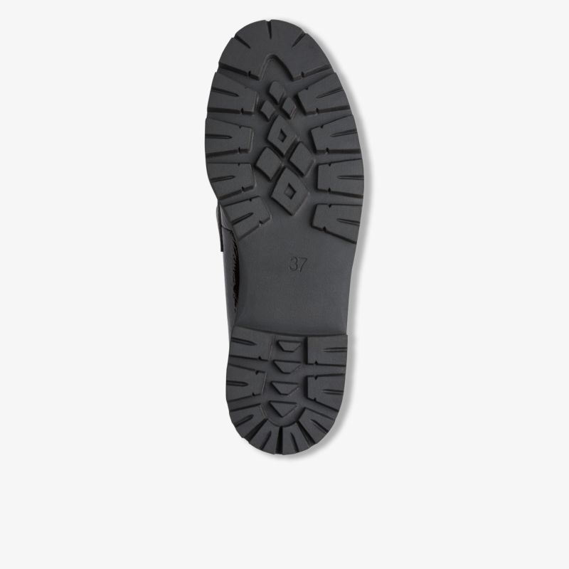 Robuste und strapazierfähige Schuhsohle mit tiefem Profil für optimale Trittsicherheit und Rutschfestigkeit