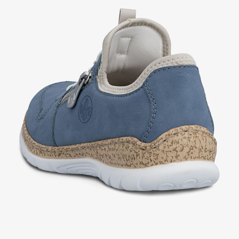 Schuh mit rutschfester Sohle und modernem Design, ideal für Alltag und Freizeit.