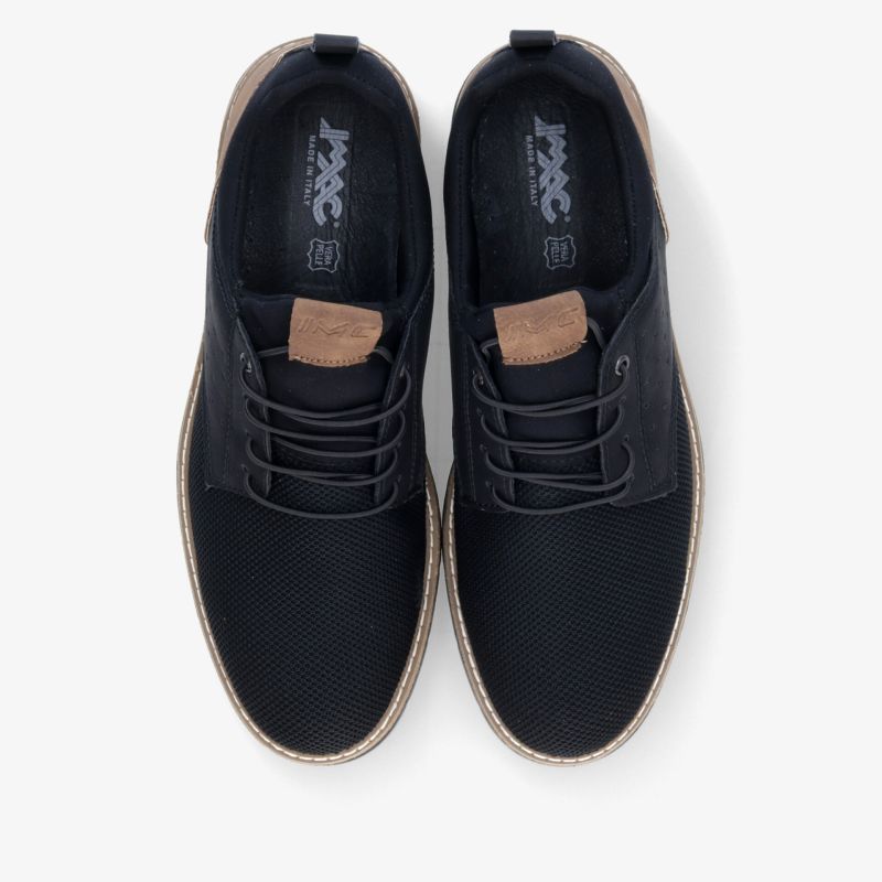 Schwarzes Paar Freizeitschuhe mit leichter Sohle und schnürung, modernes und komfortables Design