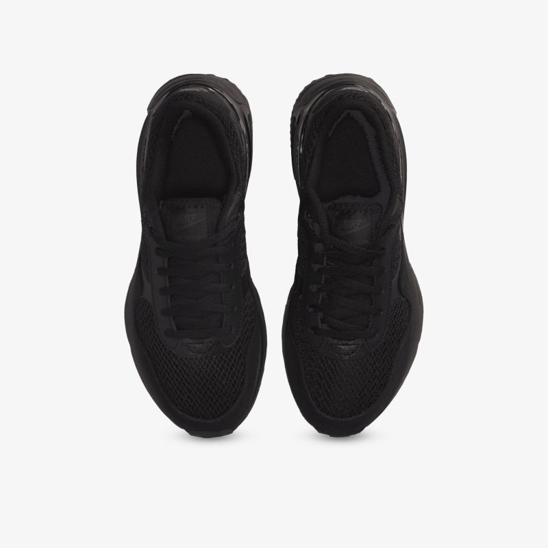 Schwarzes Sneaker-Paar von oben, sportlich und bequem mit gepolsterter Innensohle und robuster Schnürung