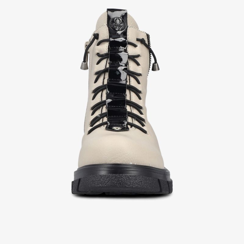 Robuster Schnürstiefel mit profilierter Sohle und hochwertigem Leder, bequem und strapazierfähig für alle Gelegenheiten