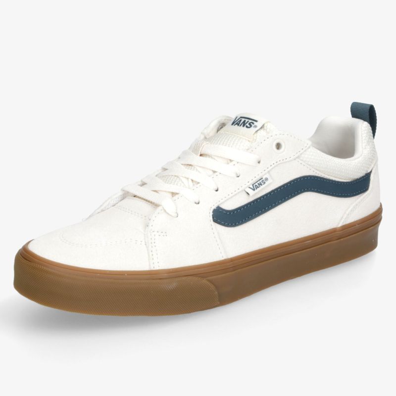 Weißer Sneaker mit brauner Sohle in schräger Frontansicht, komfortabel und stylisch für den Alltag