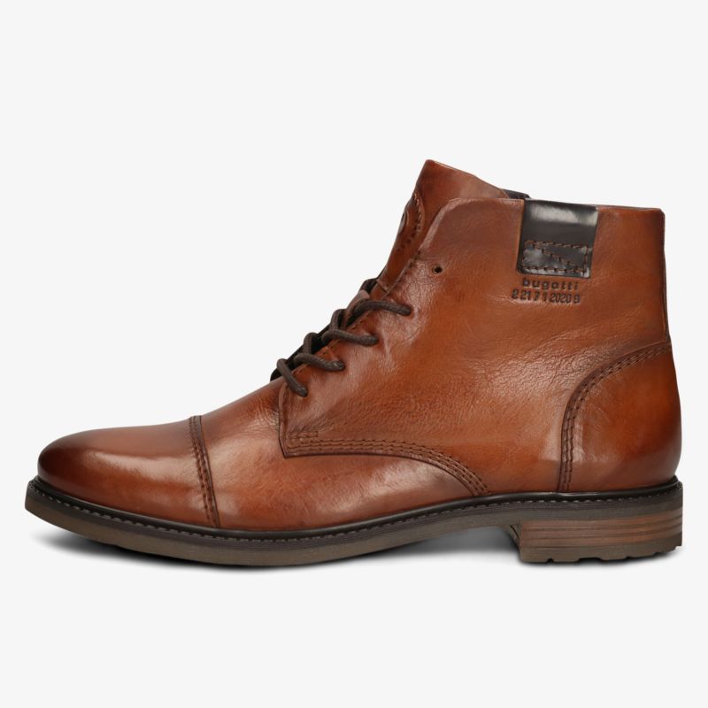 Eleganter brauner Halbschuh aus hochwertigem Leder mit stabiler Sohle und klassischer Schnürung in seitlicher Ansicht