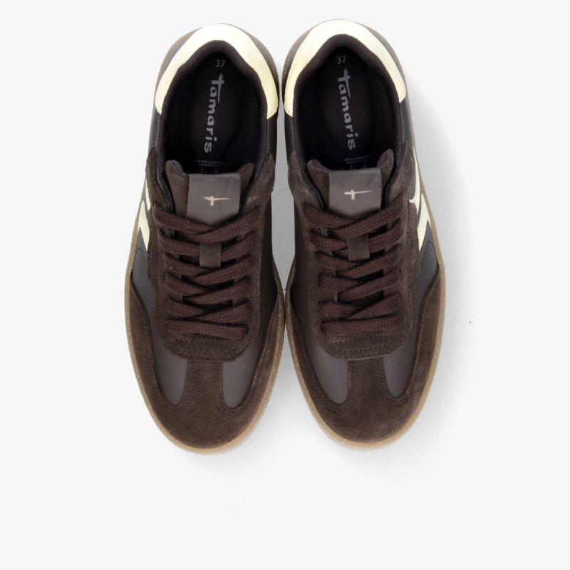 Elegante braune Schuhe als Paar in Draufsicht mit feiner Schnürung, glänzender Oberfläche und klassischer Form.