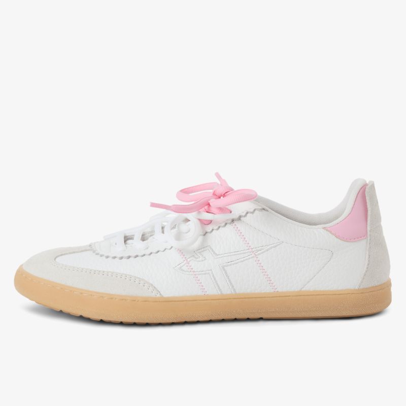 Weißer Sneaker mit rosa Details aus Leder und bequemer, leichter Gummisohle, seitliche Ansicht