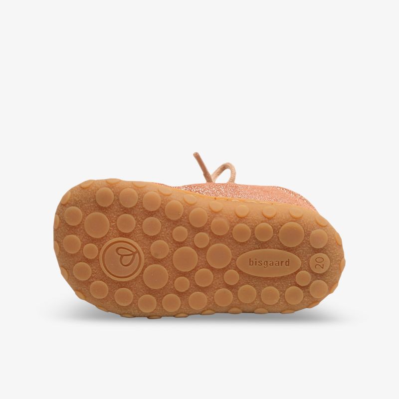 Detailaufnahme der rutschfesten und flexiblen Gummisohle mit robustem Profil für sicheren Halt