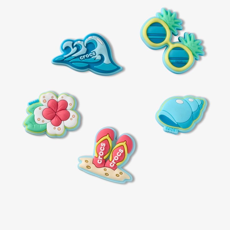 Bunte Sommeranstecker im kreativen Design als modische Accessoires für Schuhe