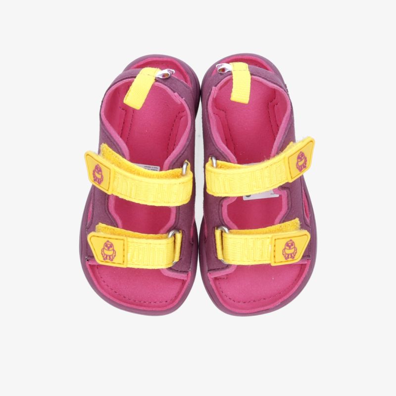 Bequeme Sandalen mit gelben Klettverschlüssen und rutschfester Sohle, ideal für aktiven Einsatz.