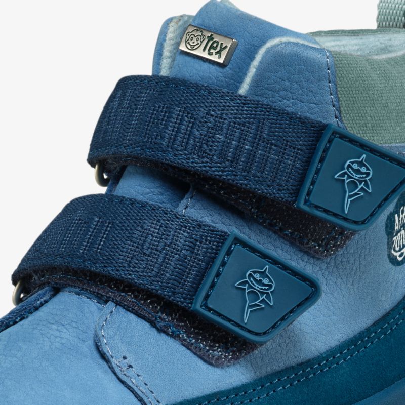 Robuste blaue Outdoor-Schuhe mit praktischem Klettverschluss für sicheren Halt und Komfort