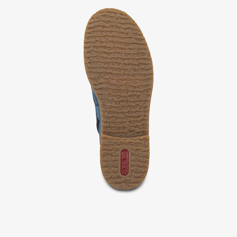 Detailaufnahme der robusten Schuhsohle mit rutschfestem Profil für sichere Trittfestigkeit