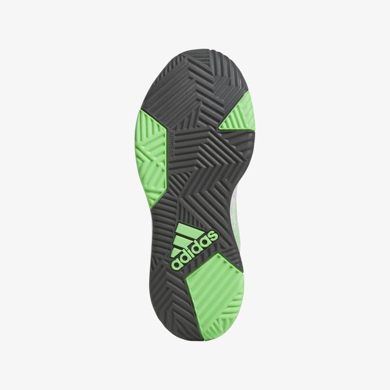 Robuste Gummisohle mit rutschfestem Profil für optimale Traktion und Halt auf verschiedenen Oberflächen.