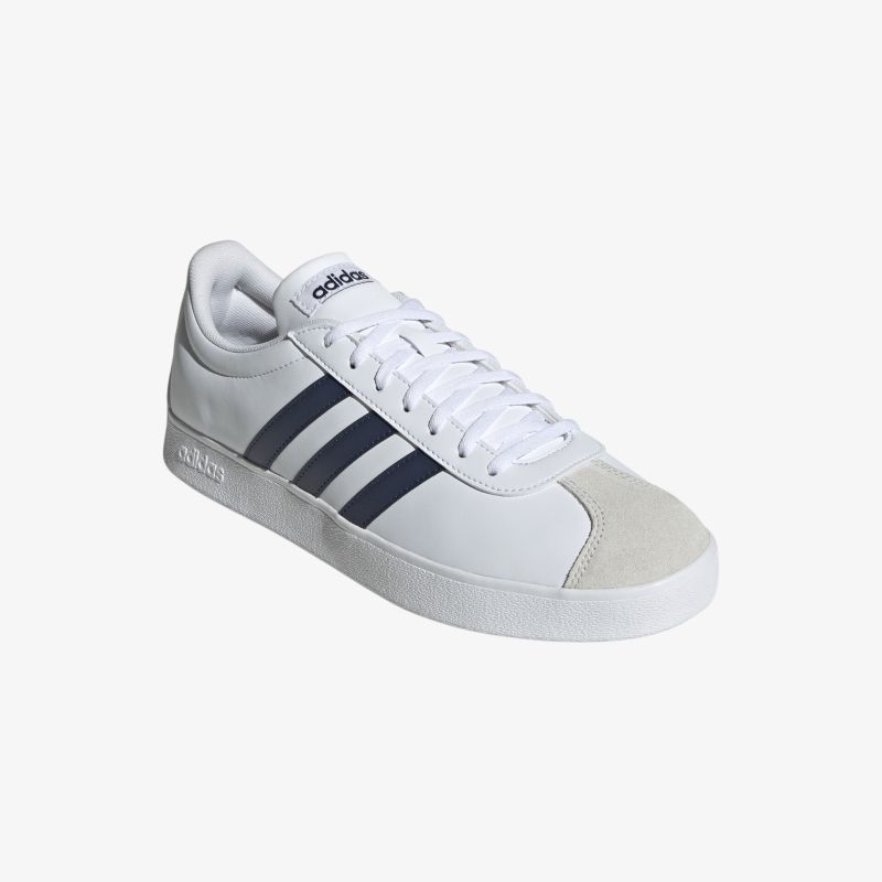 Angenehmer, stilvoller Sneaker in Weiß mit blauen Details und gepolsterter Innensohle für idealen Tragekomfort.