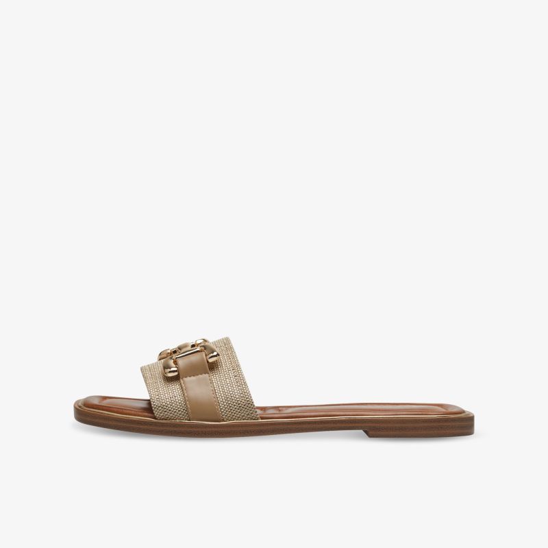 Flacher brauner Slipper in einfacher eleganter Optik mit offenem Schnitt und komfortablem Fußbett