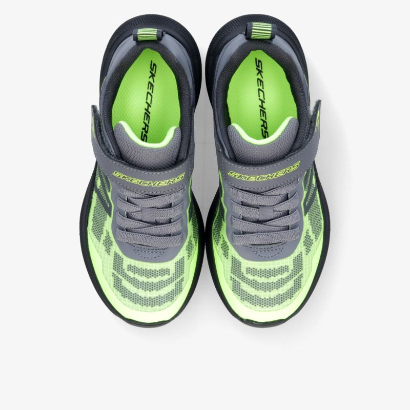 Leichte und atmungsaktive Sneaker mit gepolstertem Kragen und flexiblem Design in moderner Farbkombination