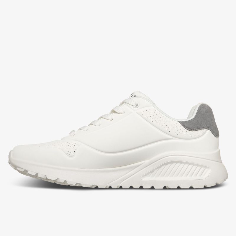 Moderner weißer Sneaker mit robustem Design und rutschfester Sohle, ideal für täglichen Komfort.