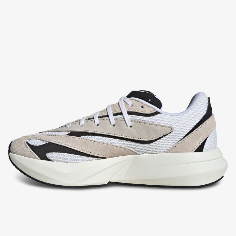 leichter Sneaker mit atmungsaktivem Mesh und gepolsterter Zunge in sportlichem Design seitlich abgebildet