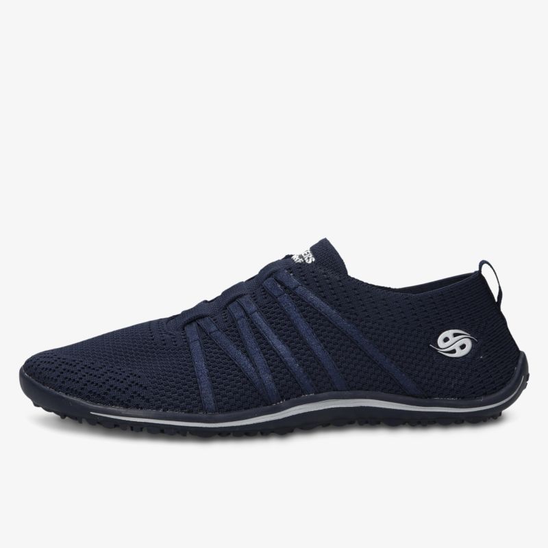 leichter und flexibler Schuh mit atmungsaktivem Obermaterial und rutschfester Sohle seitliche Ansicht