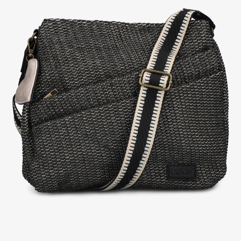 Schwarze Umhängetasche mit geflochtenem Muster und verstellbarem Riemen, stylisch und robust