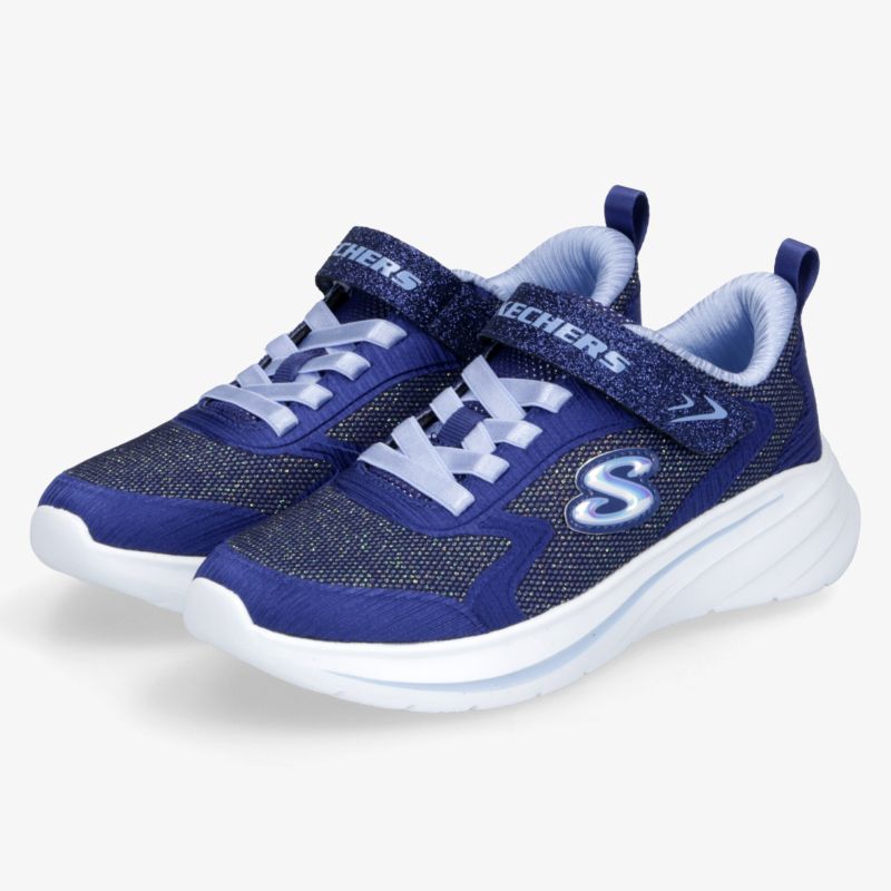 Leichte blaue Sportschuhe mit atmungsaktivem Material und rutschfester Sohle, bequem und flexibel für aktiven Einsatz