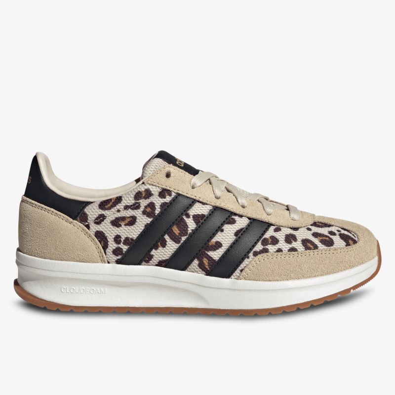 Seitliche Ansicht eines stylischen Sneakers mit Leopardmuster und leichter, bequemer Sohle