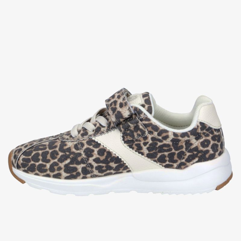Modischer Sneaker mit Leopardenmuster und praktischem Klettverschluss für hohen Tragekomfort.