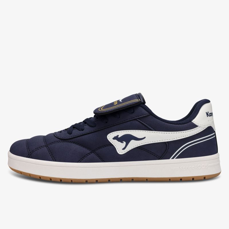 Seitliche Ansicht eines sportlichen, komfortablen und modischen Sneakers mit flexibler Sohle und robustem Design