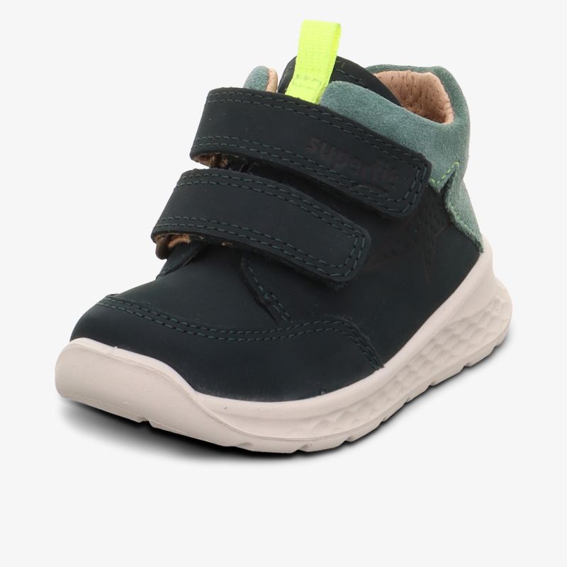 Bequemer Kinderschuh mit zwei Klettverschlüssen, weicher und flexibler Sohle für optimalen Komfort