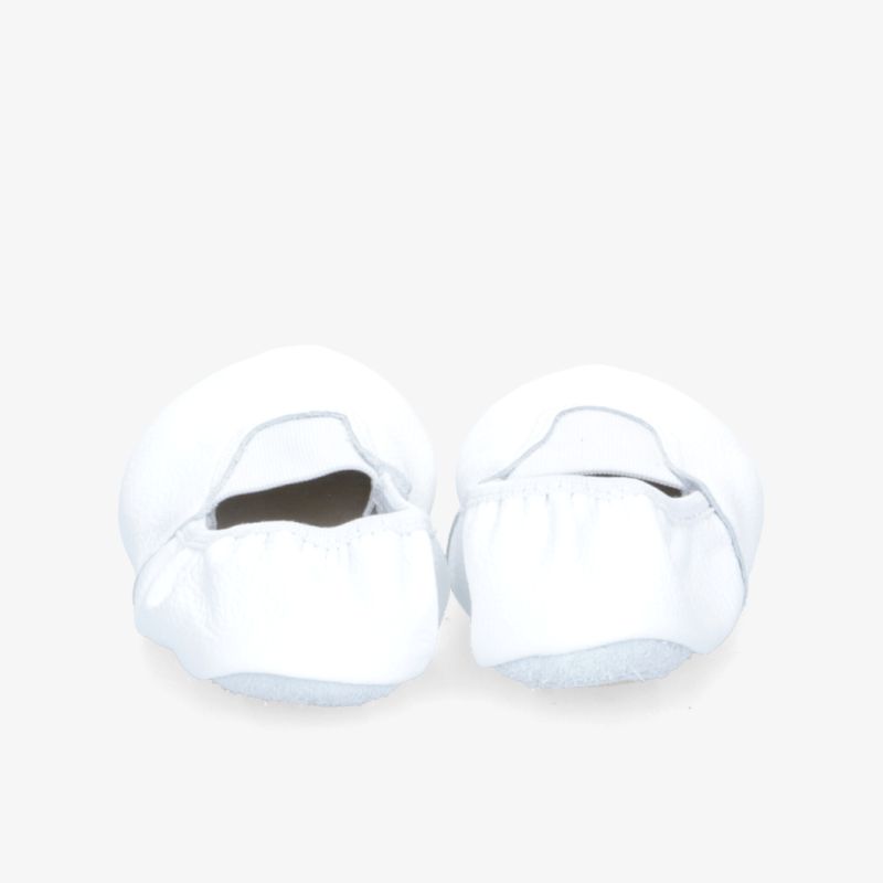 Elegante weiße Schuhe mit elastischem Bund für hohen Tragekomfort und vielseitigen Stil.