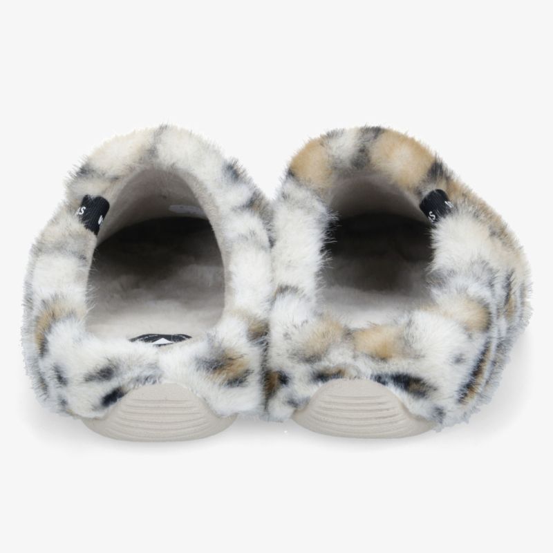 Bequeme, flauschige Hausschuhe mit warmer Innenfütterung und rutschfester Sohle, ideal für kalte Tage